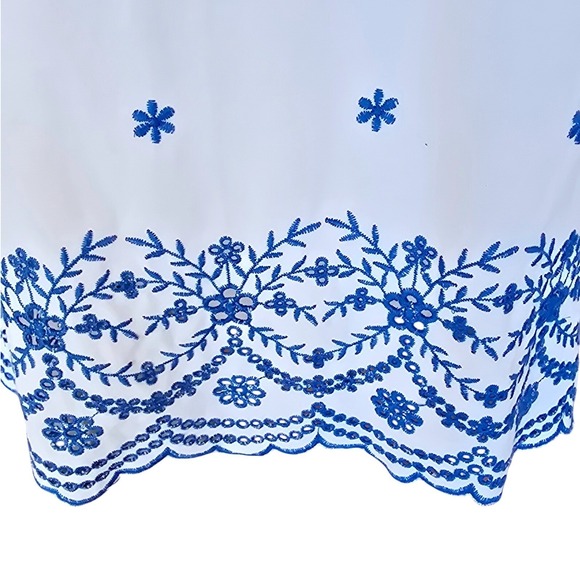 Belle by Kim Gravel Peasant Blouse Medium White Blue Floral Embroidered Boho - Picture 6 of 8